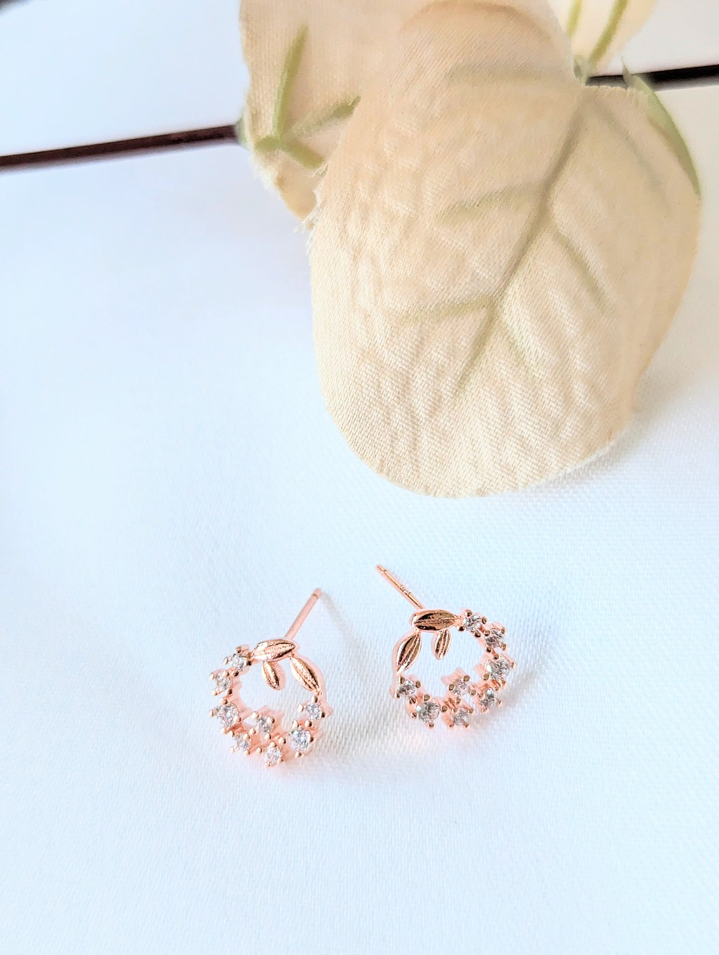 Leaf Round Earrings