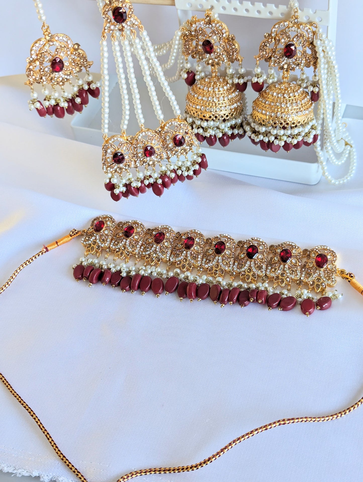 Luxurious Red Choker Bridal Set With Beads