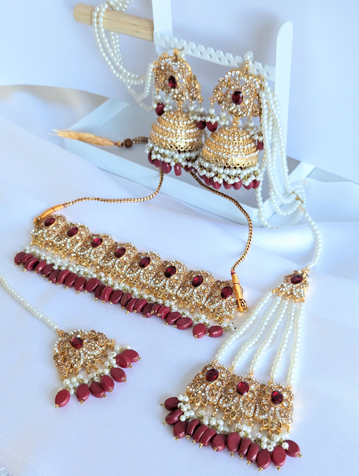 Luxurious Red Choker Bridal Set With Beads