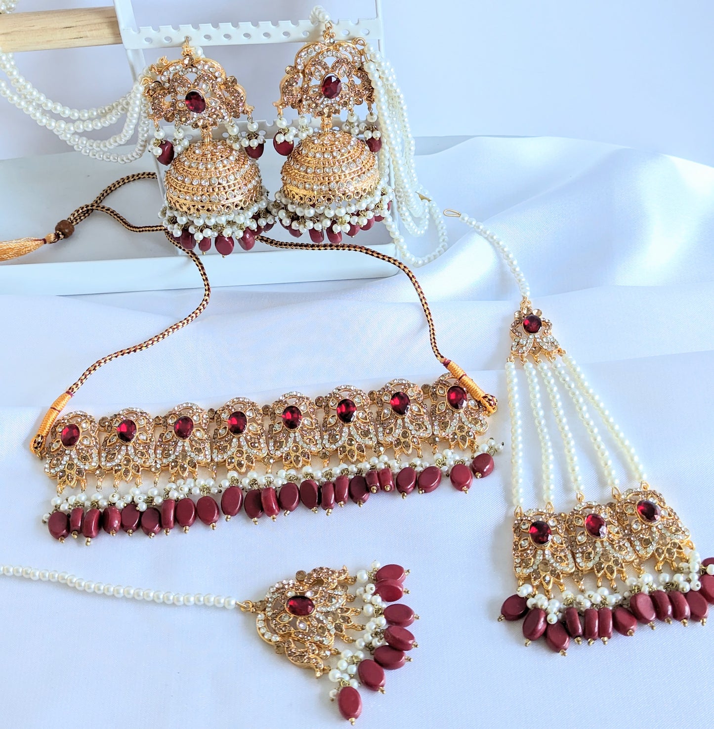 Luxurious Red Choker Bridal Set With Beads