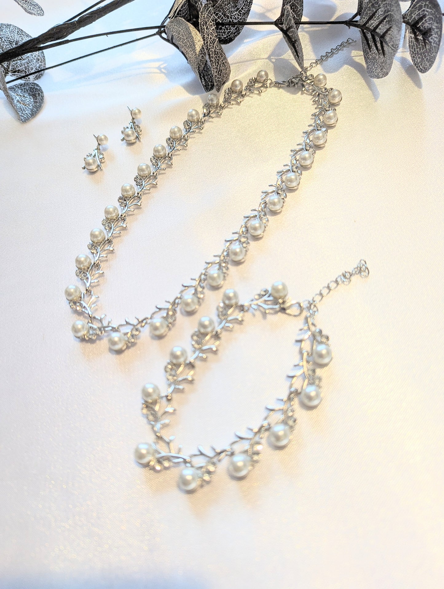 Pearl Necklace Set In Silver