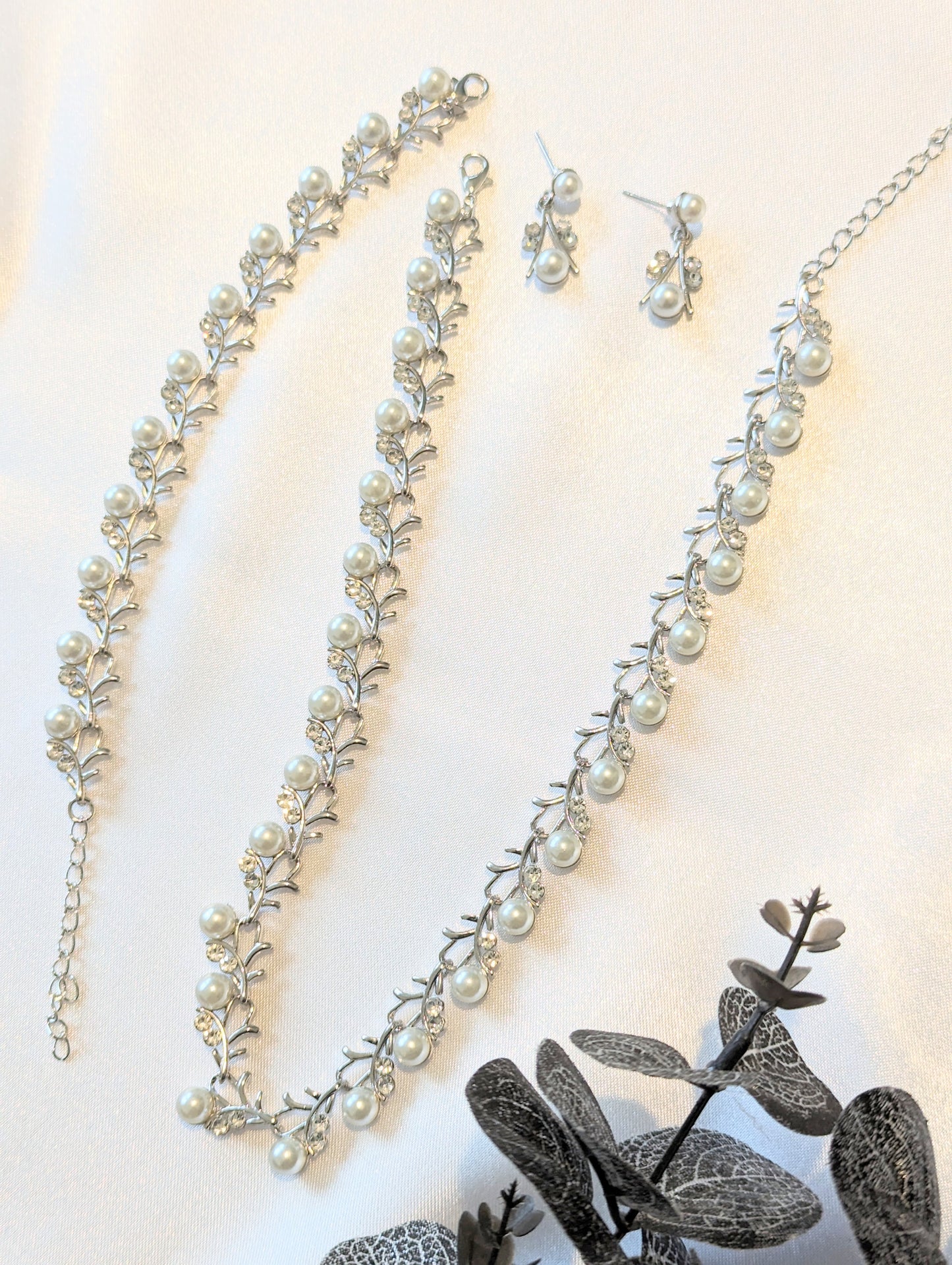 Pearl Necklace Set In Silver