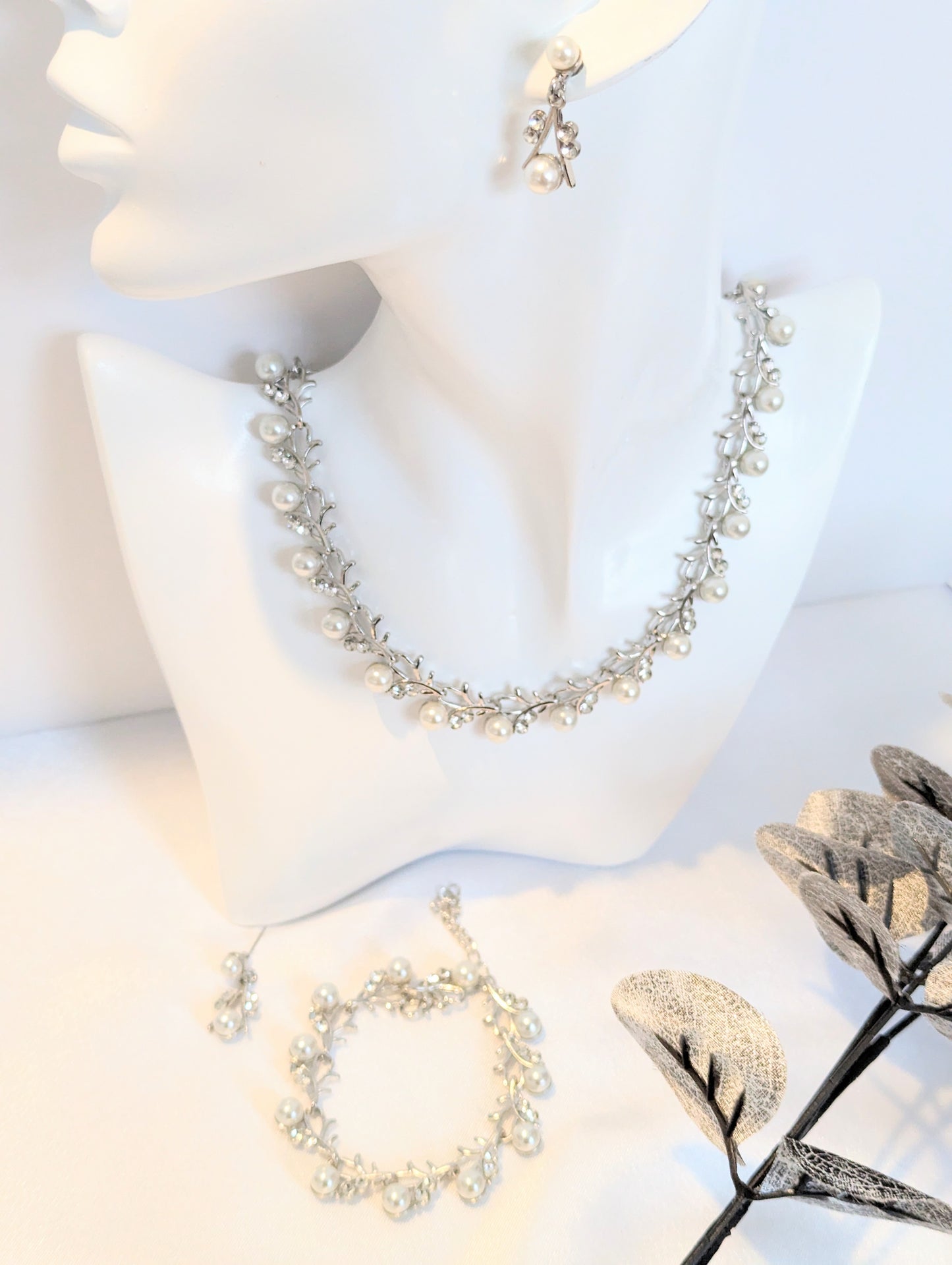 Pearl Necklace Set In Silver