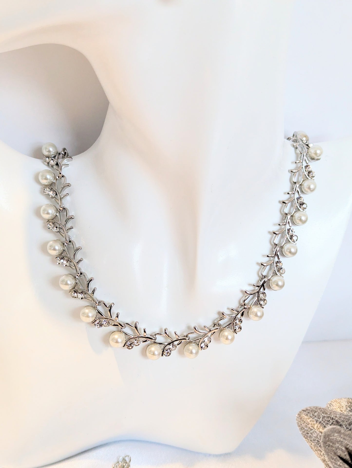 Pearl Necklace Set In Silver