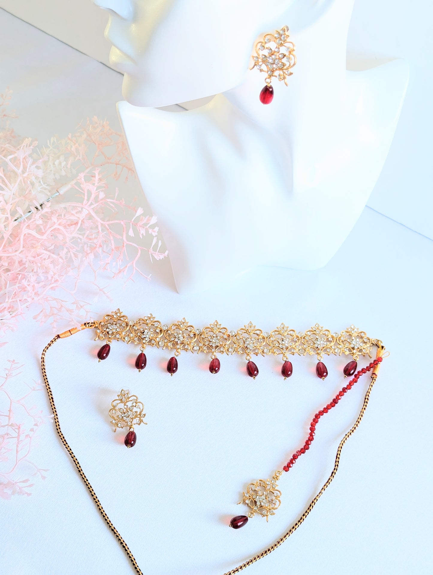 Small Elegant Choker Set