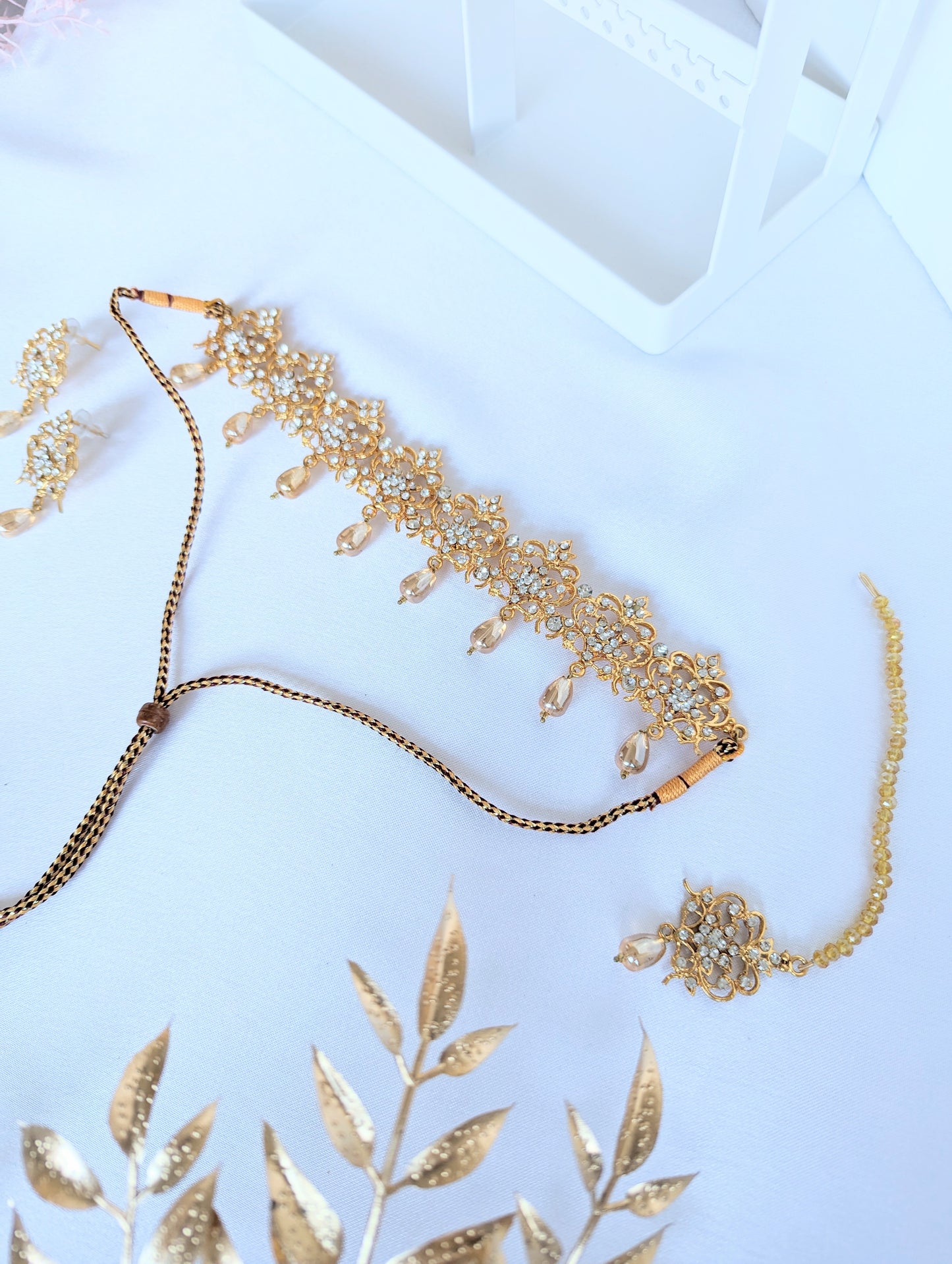 Small Elegant Choker Set