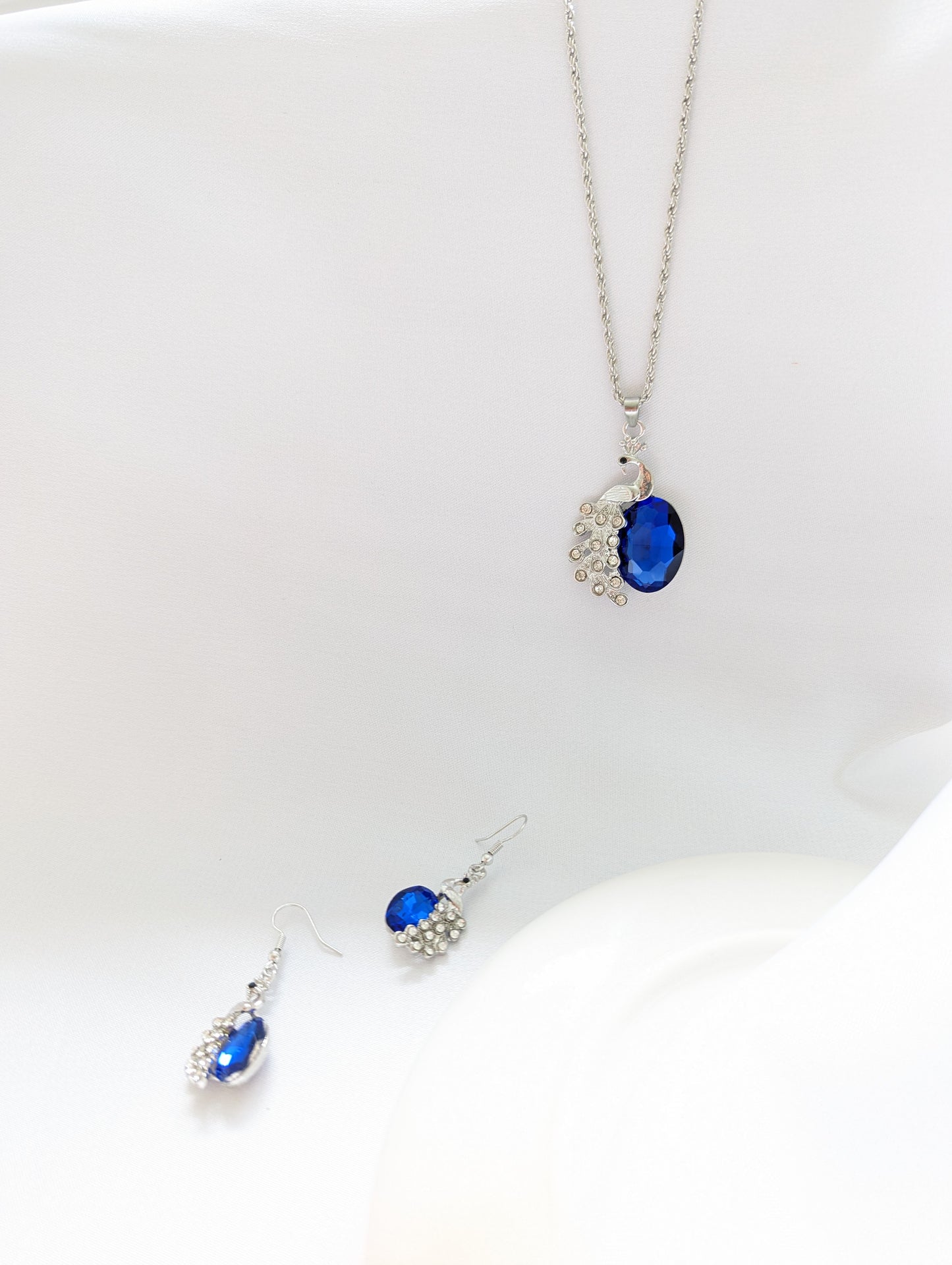 Peacock Oval Pendant & Earrings