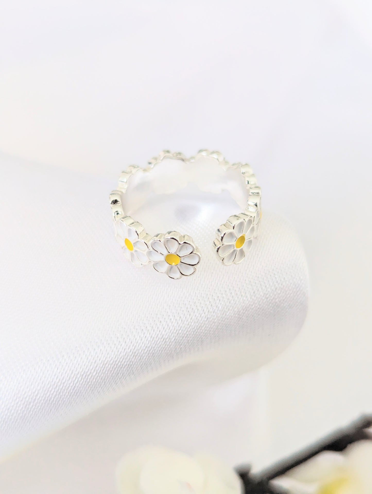 Daisy Adjustable Ring