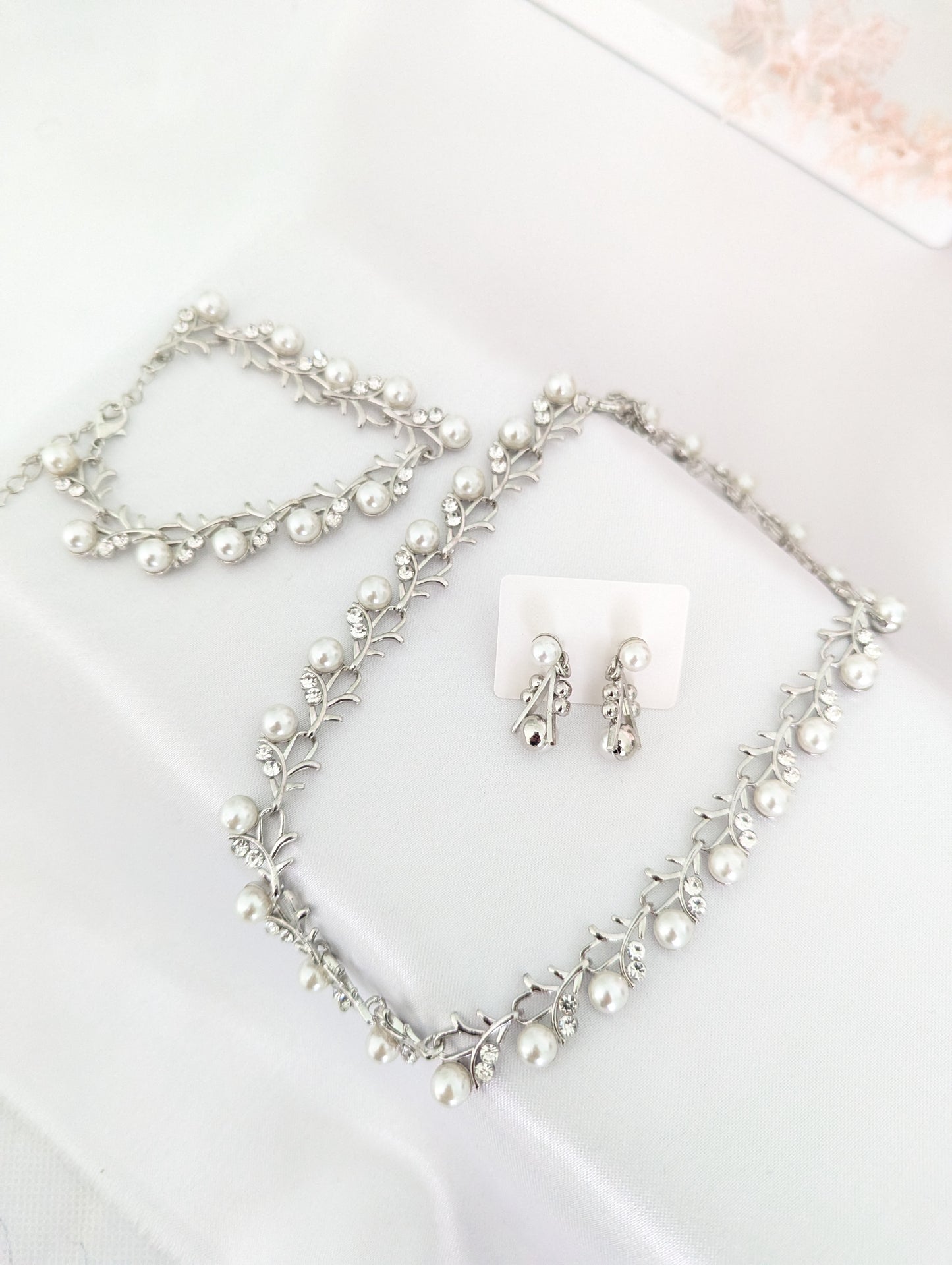 Pearl Necklace Set In Silver