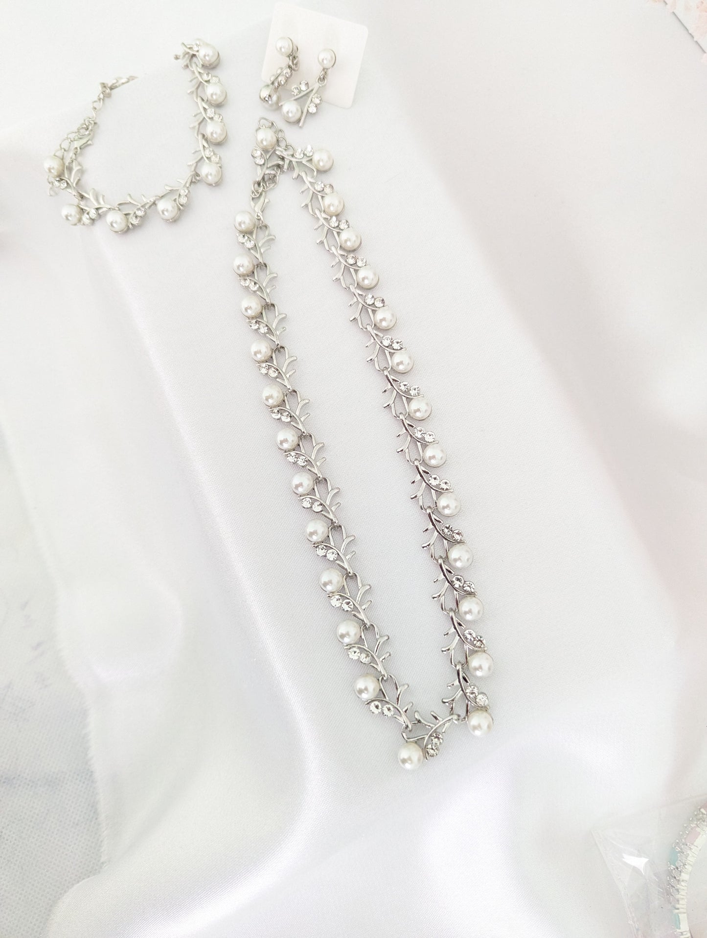 Pearl Necklace Set In Silver